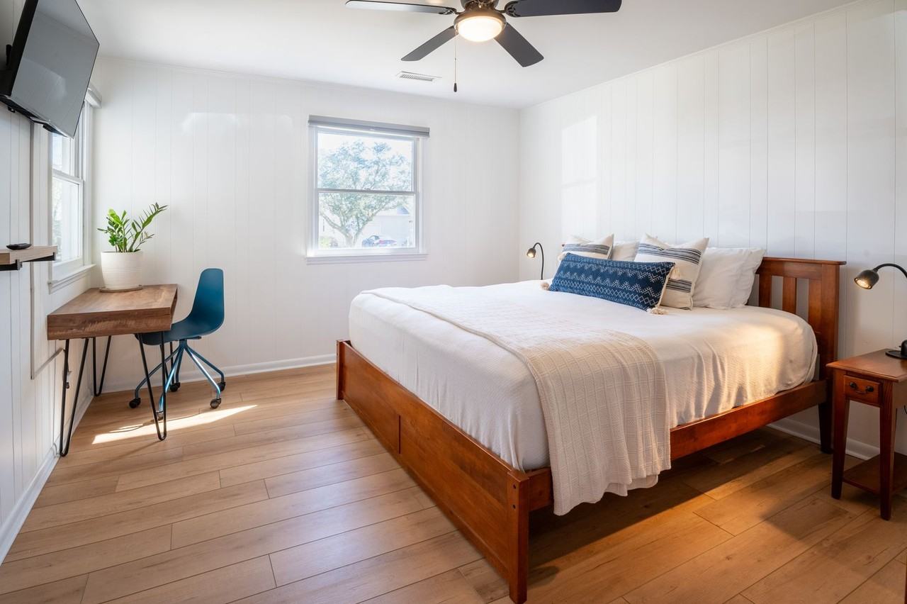 215 Sunny & Chair @ 215 NE 63rd Street - Photo 3 of 29