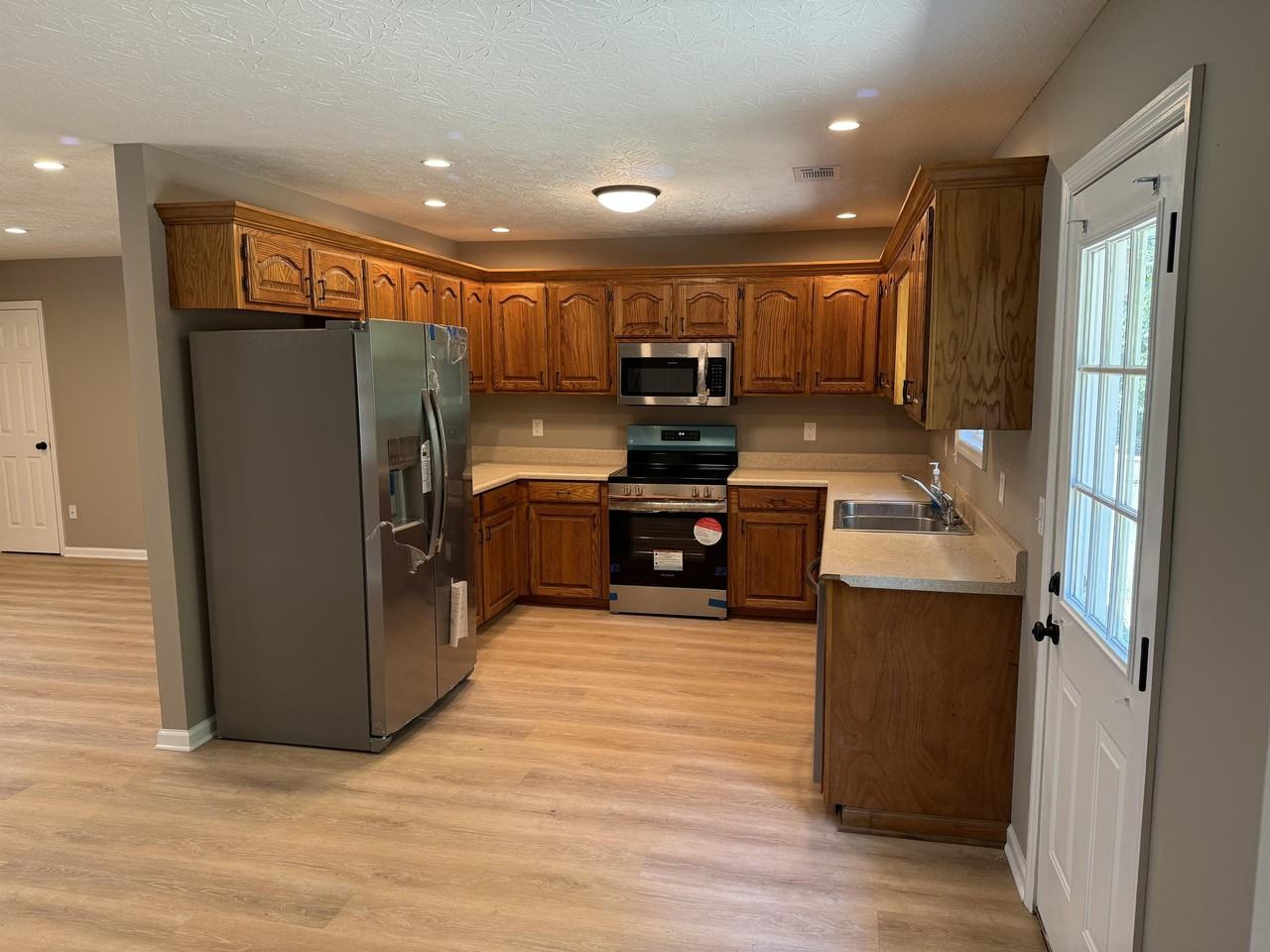 255 hardwood Hills Drive - Photo 3 of 8