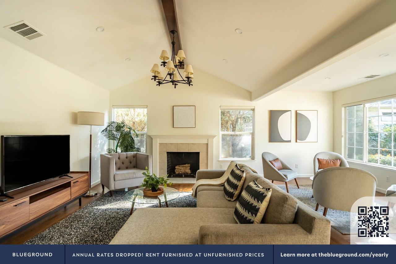 732 Laurel Ave #1553 - Photo 3 of 23