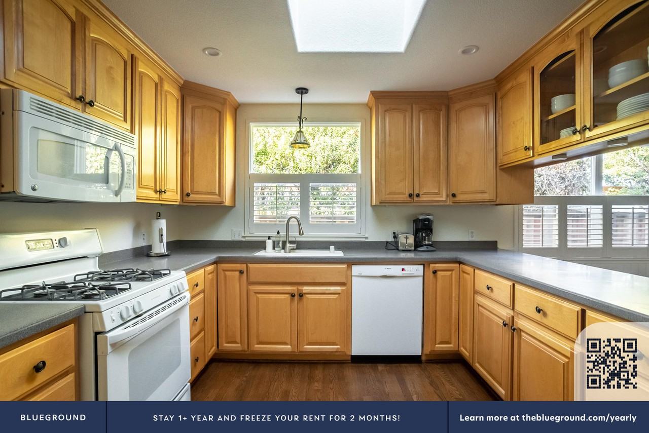 732 Laurel Ave #1553 - Photo 7 of 23