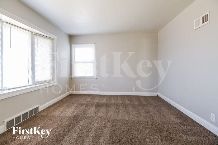 1817 S Dodgion Ave - Photo 2 of 14