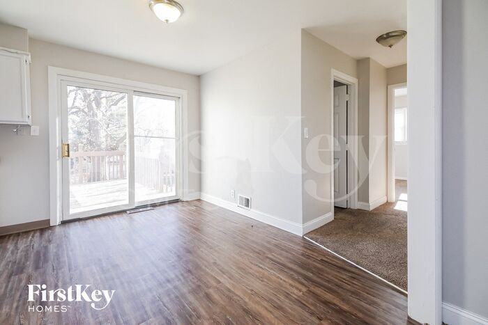 1817 S Dodgion Ave - Photo 3 of 14