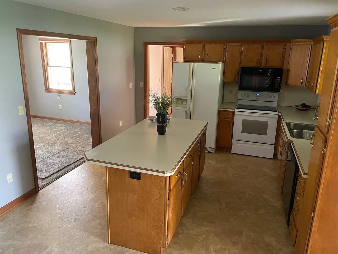 100 Yoe Dr #NA - Photo 3 of 11