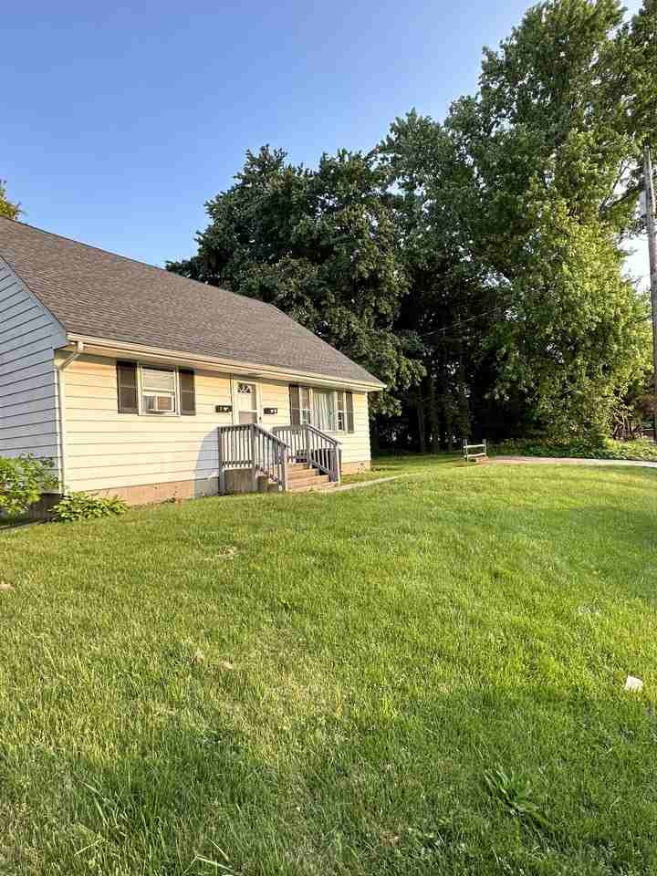 10 Amherst Dr #B - Photo 2 of 10