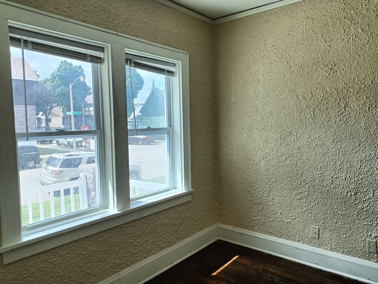 1904 S 7th St - Photo 2 of 11