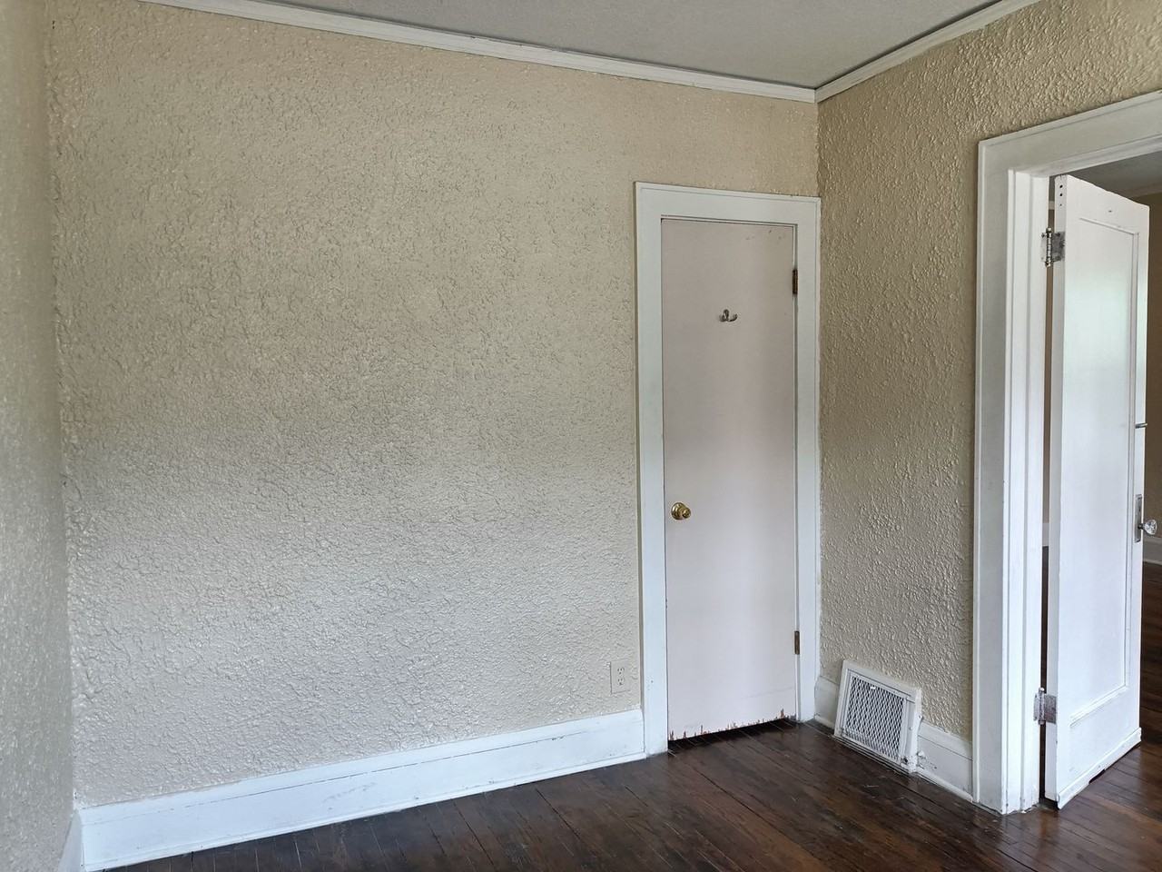 1904 S 7th St - Photo 3 of 11