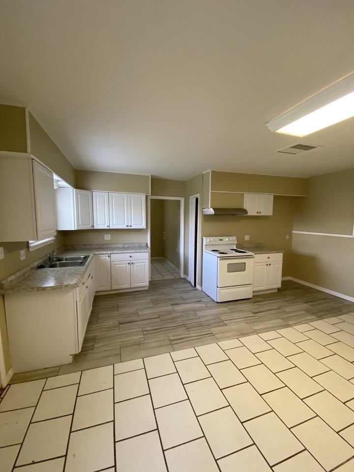 508 Storey Ave - Photo 3 of 36