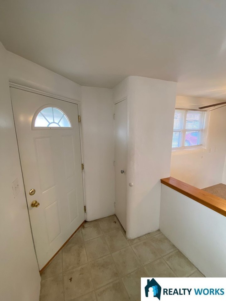 1961 Calvert St - Photo 2 of 21