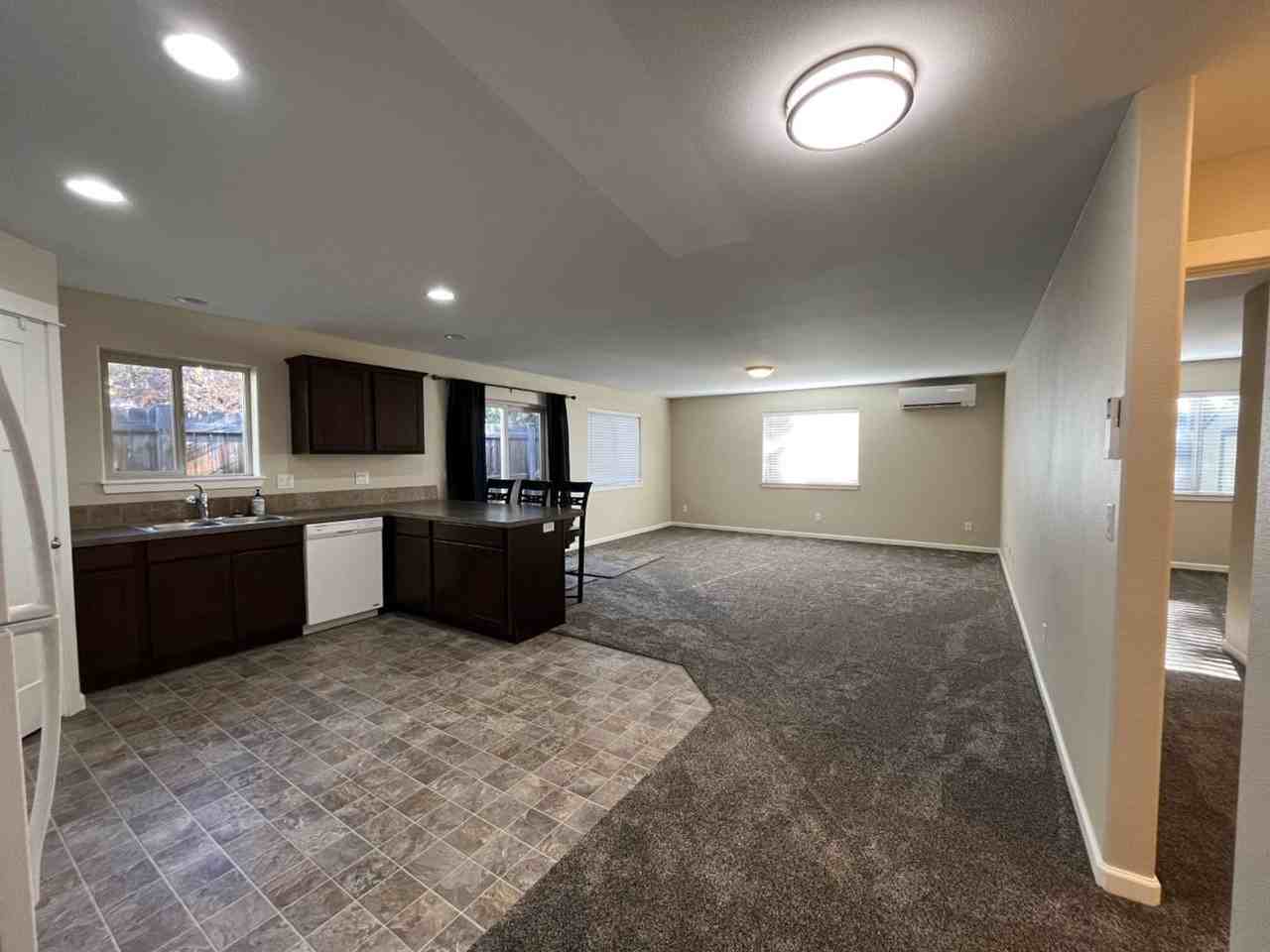 21283 Thornhill Ln - Photo 3 of 19