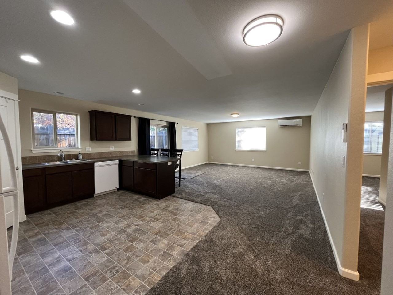 21283 Thornhill Ln - Photo 4 of 19