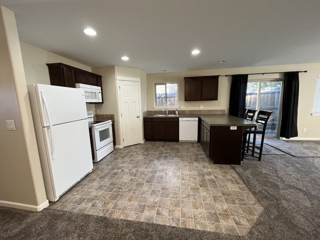 21283 Thornhill Ln - Photo 5 of 19