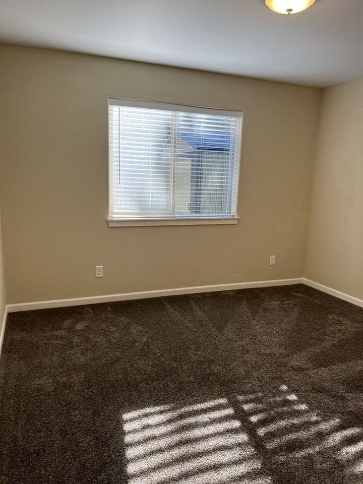 21283 Thornhill Ln - Photo 7 of 19