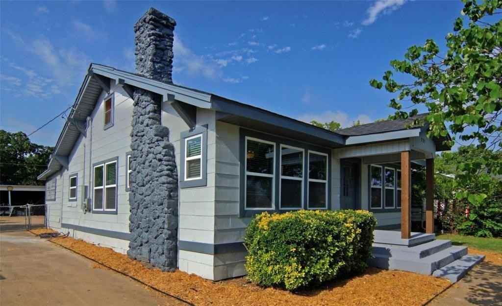 702 Shawnee St - Photo 2 of 23