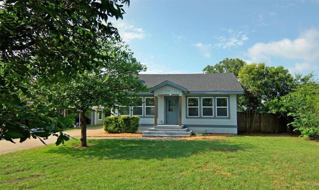 702 Shawnee St - Photo 3 of 23