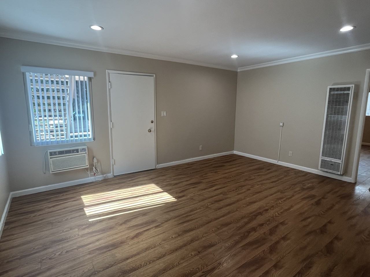 13953 Vanowen Street - Photo 4 of 11