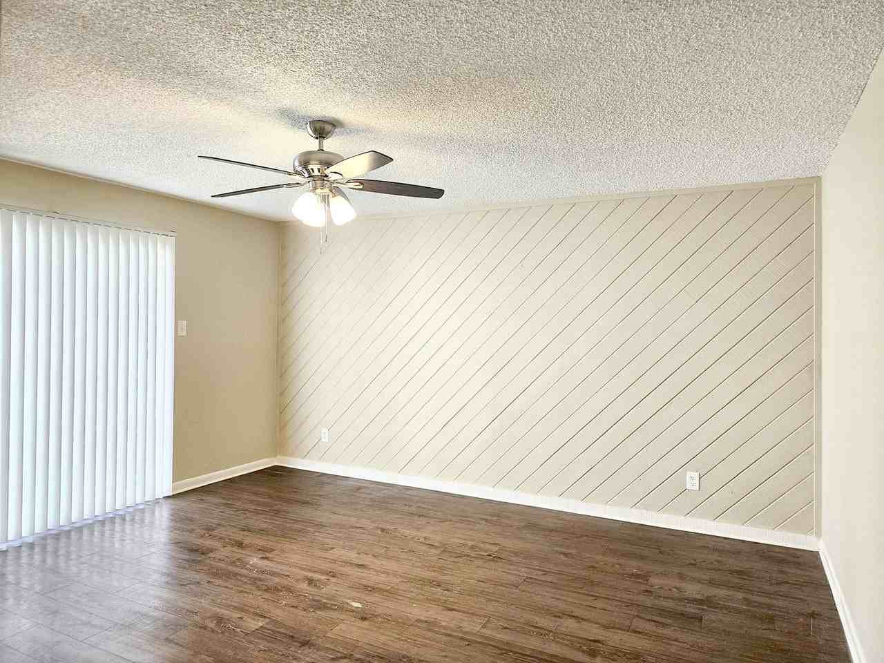 16635 Neumann Dr - Photo 7 of 15