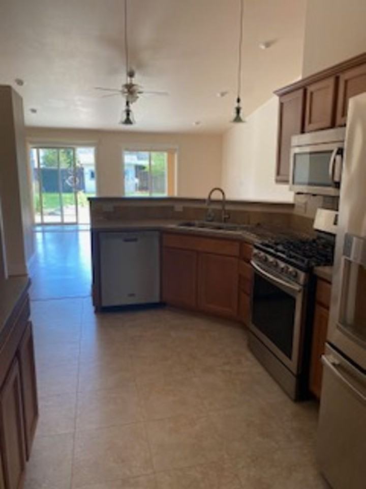 2516 Nw 13th St - Photo 6 of 20
