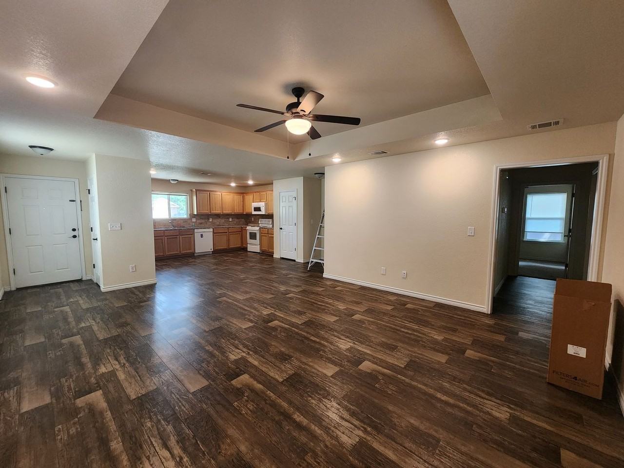 1204 E Avenue G - Photo 2 of 15