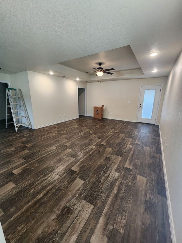 1204 E Avenue G - Photo 3 of 15