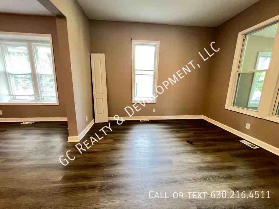 39 N Rebecca St - Photo 3 of 18