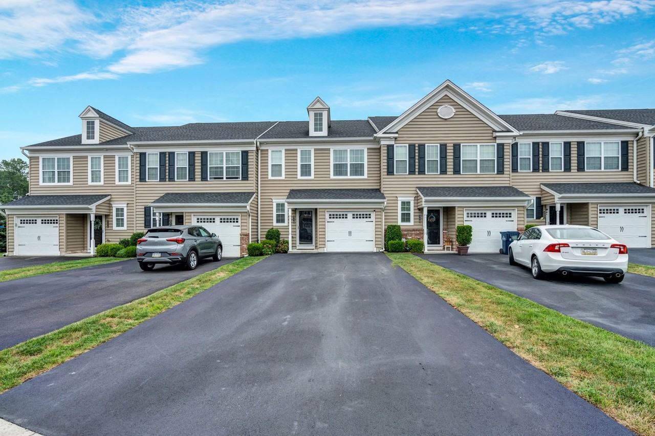 316 W Hamlin Ave - Photo 2 of 43