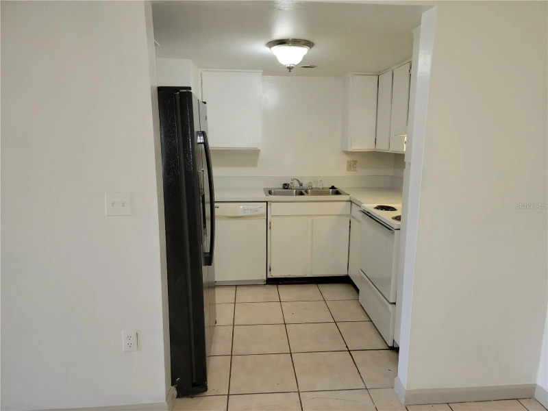 940 Lake Destiny Rd #E - Photo 6 of 9