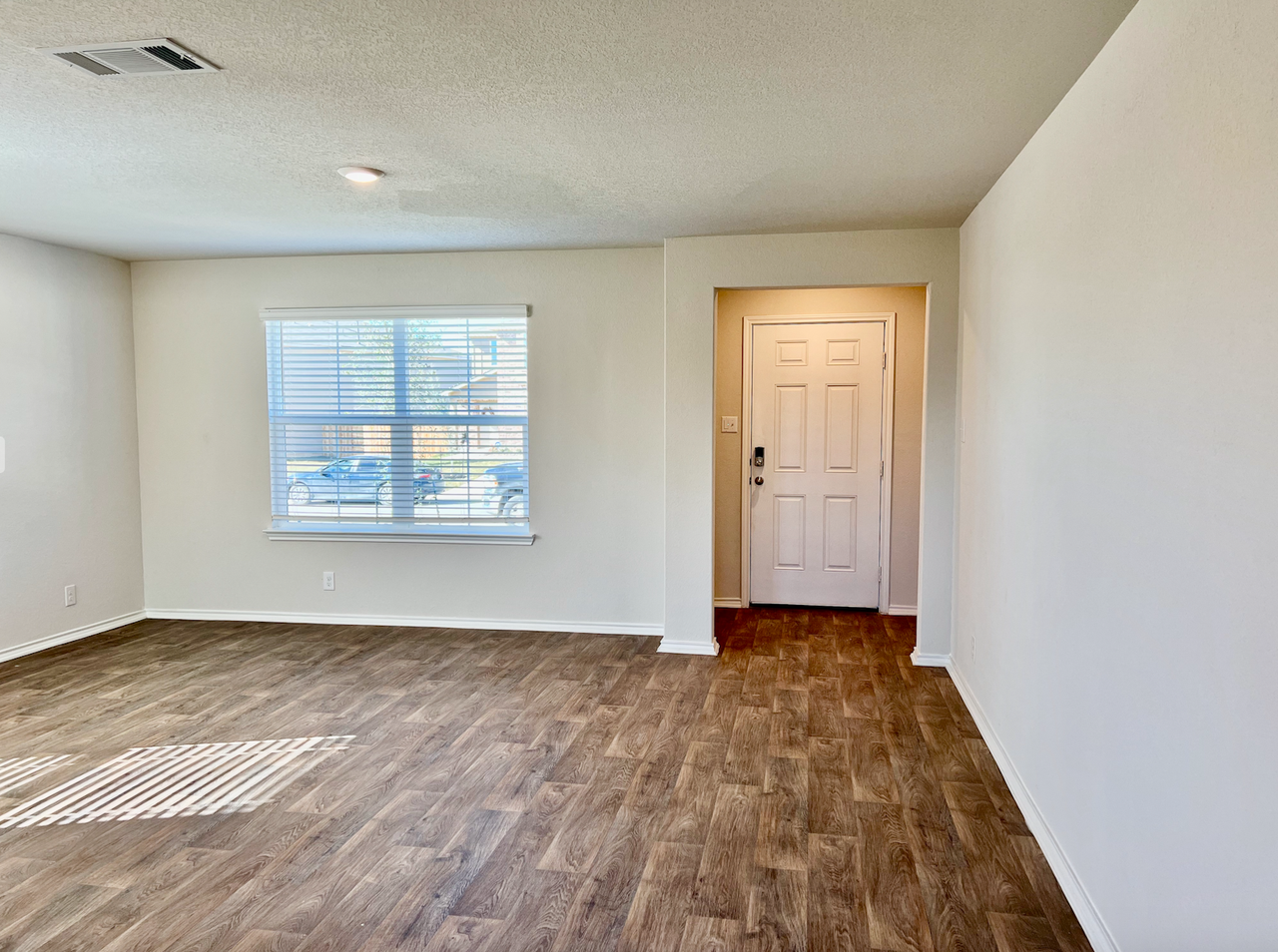 6536 Dynamic Sound - Photo 2 of 31