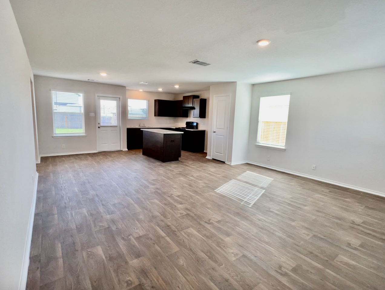 6536 Dynamic Sound - Photo 3 of 31