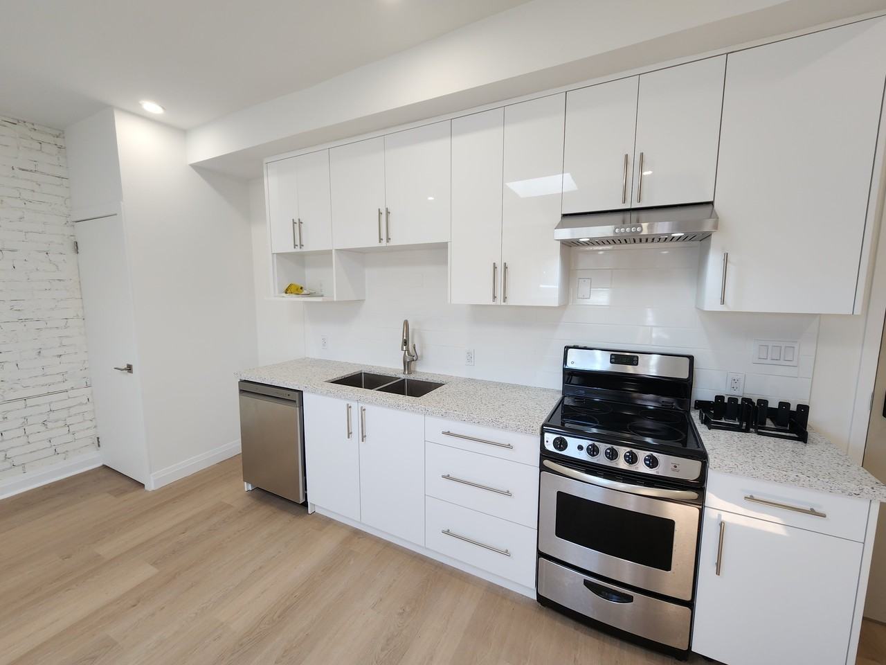 998 Bloor Street West #3 - Photo 6 of 8