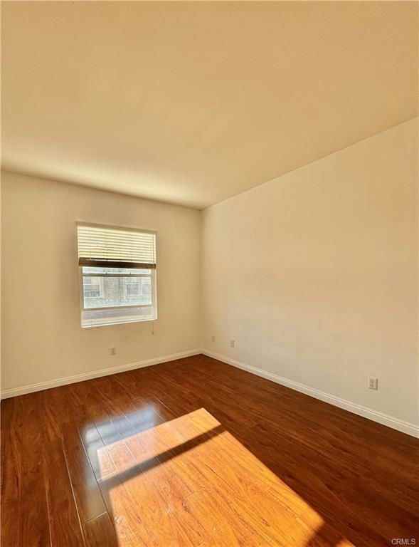 20530 Earl St - Photo 3 of 8