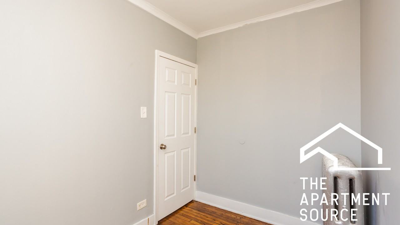 6949 S Paxton Ave #2B - Photo 7 of 10