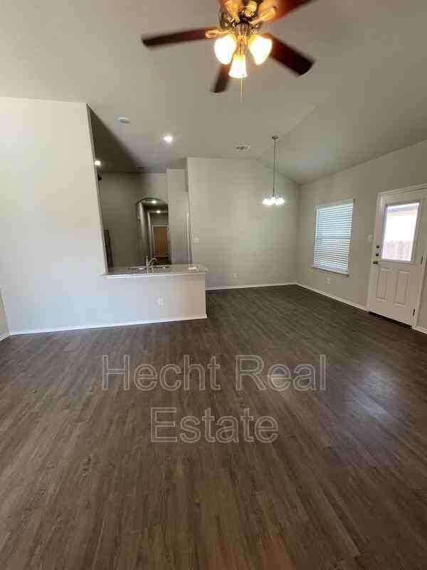9207 Canyon Bnd - Photo 3 of 15