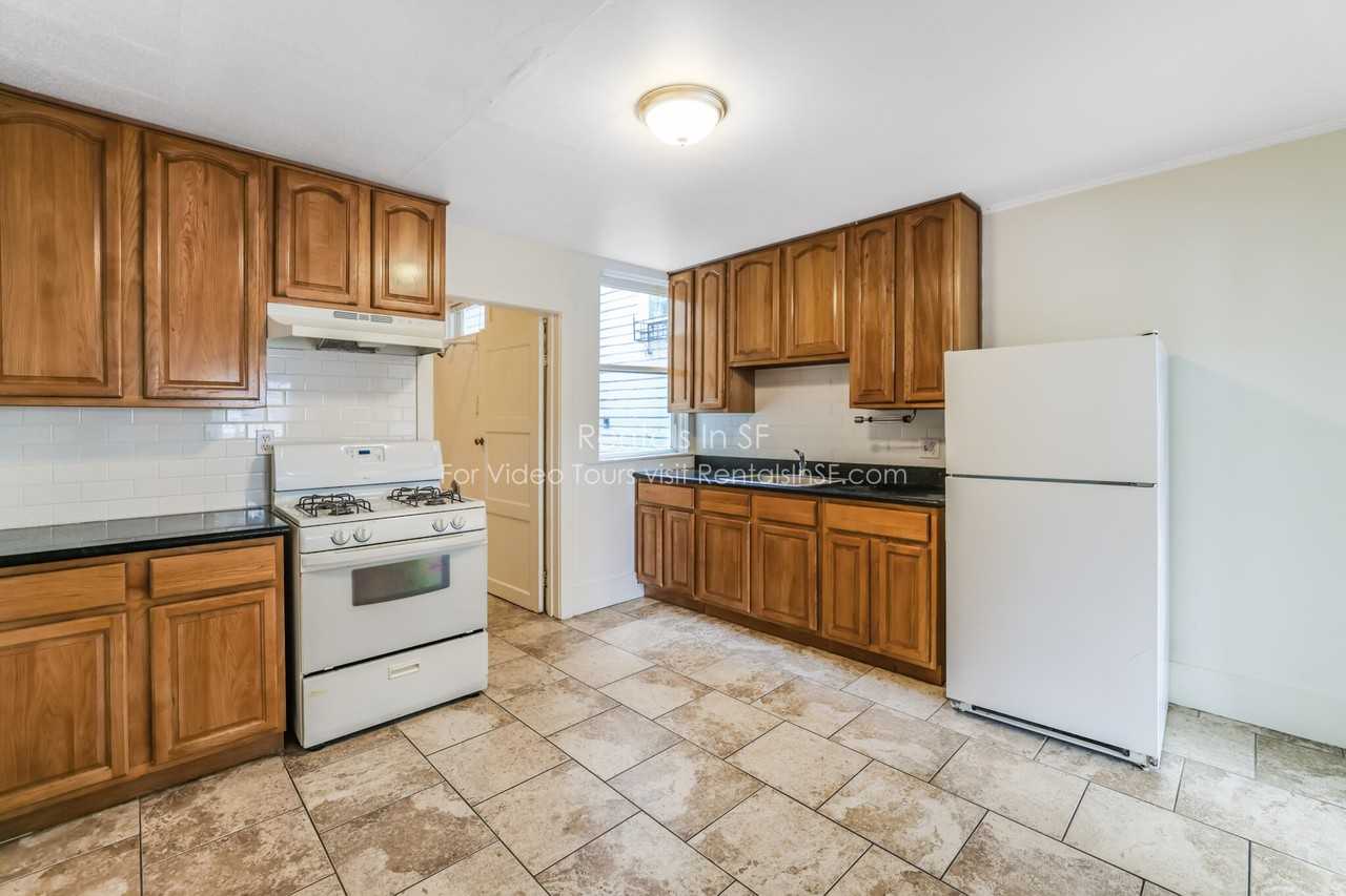 901 Stanyan St #3 - Photo 4 of 13