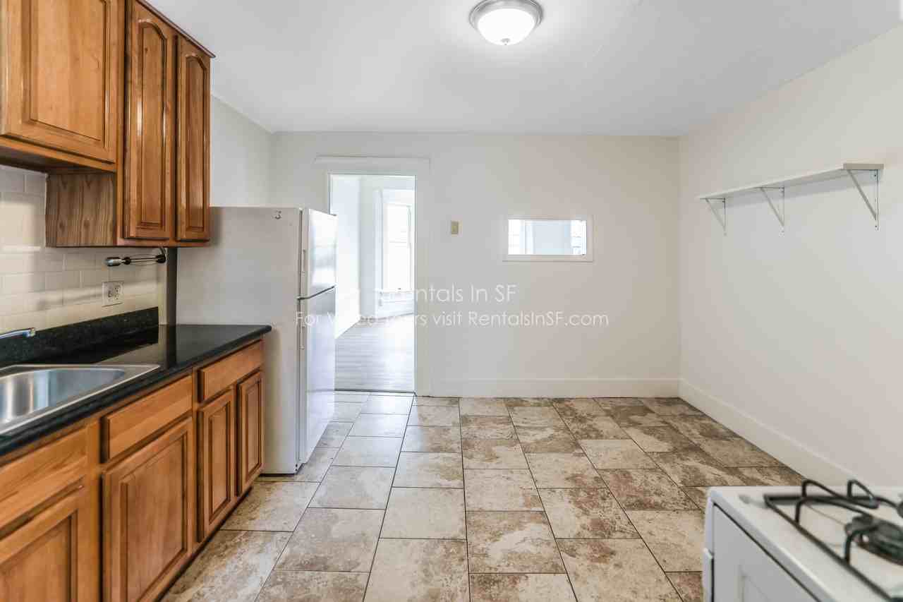 901 Stanyan St #3 - Photo 5 of 13