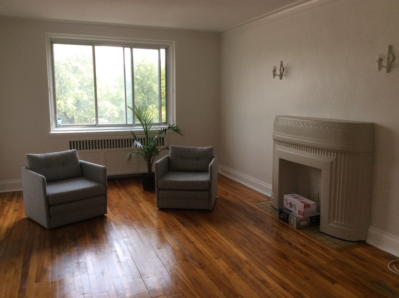 Grand Blvd. & Av de Monkland ##5,8 - Photo 2 of 5