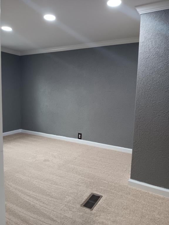 1739 Clover St - Photo 5 of 18