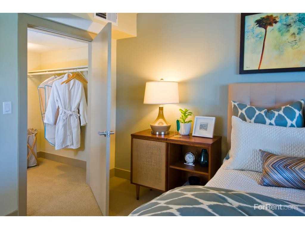 Avalon Marina Bay - Photo 2 of 20