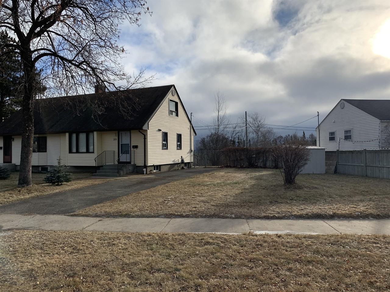 235 Strathcona Ave - Photo 2 of 16