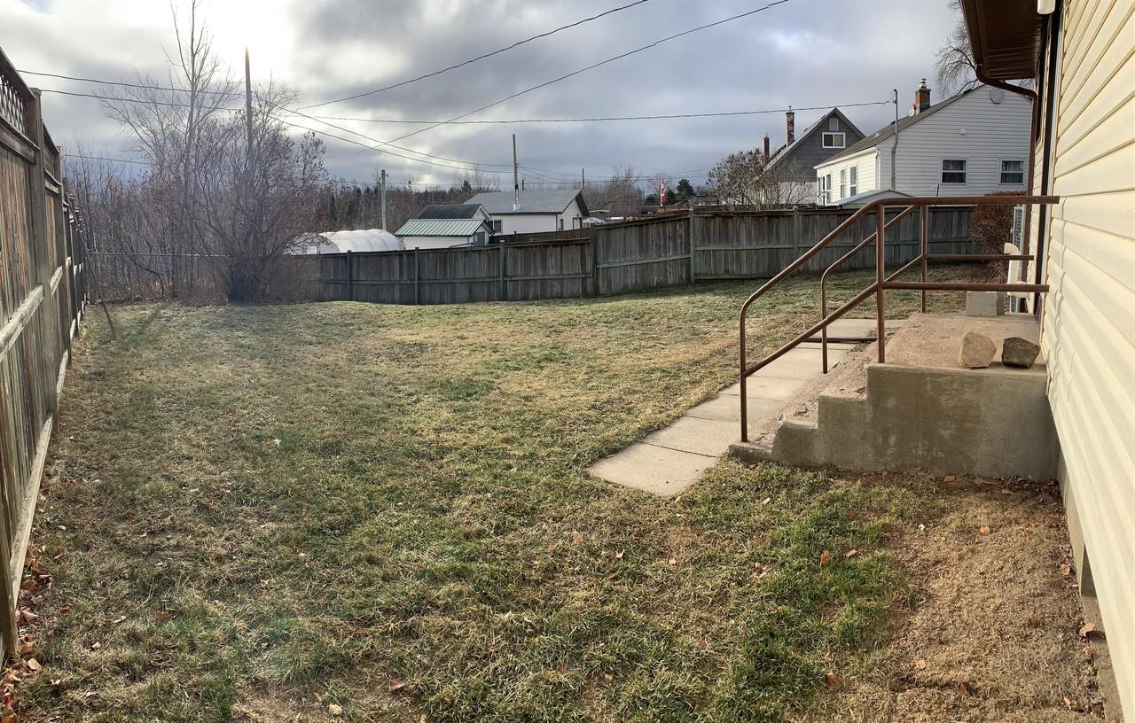 235 Strathcona Ave - Photo 3 of 16