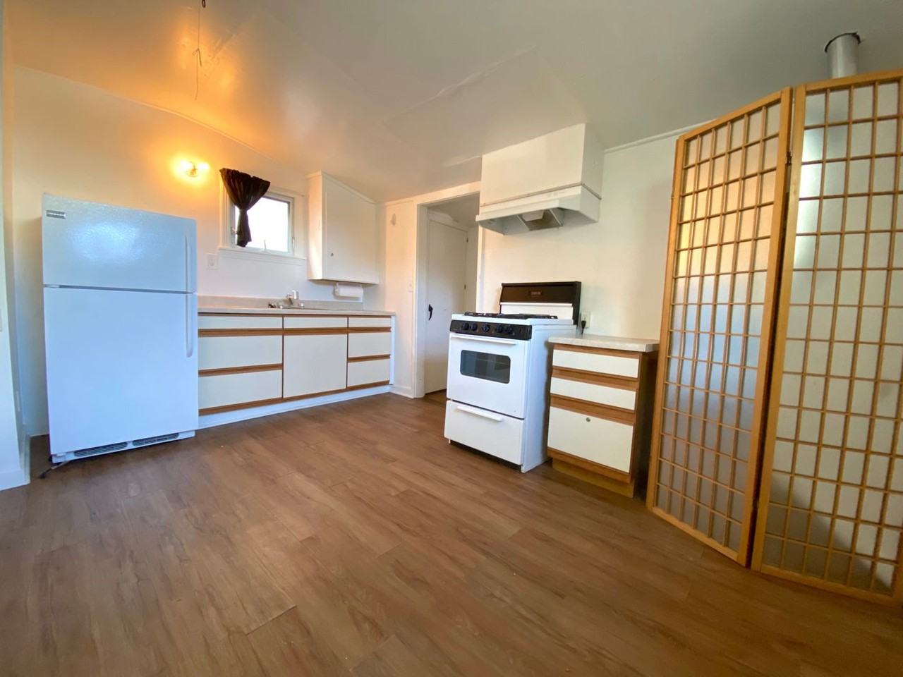 554 Lighthouse ave - Photo 3 of 11