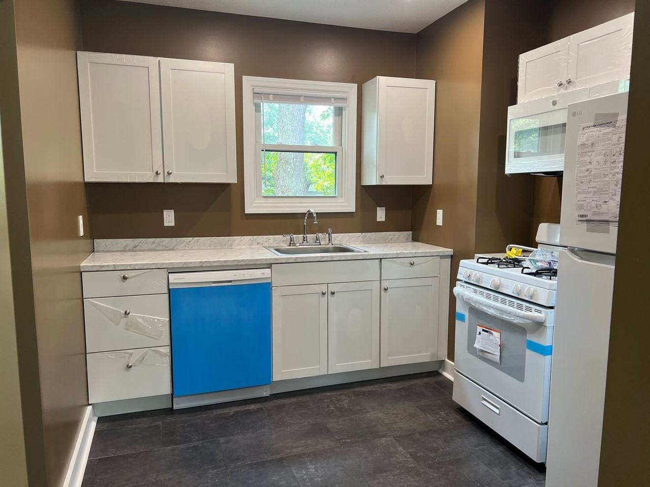 369 Goldsmith Rd - Photo 4 of 12