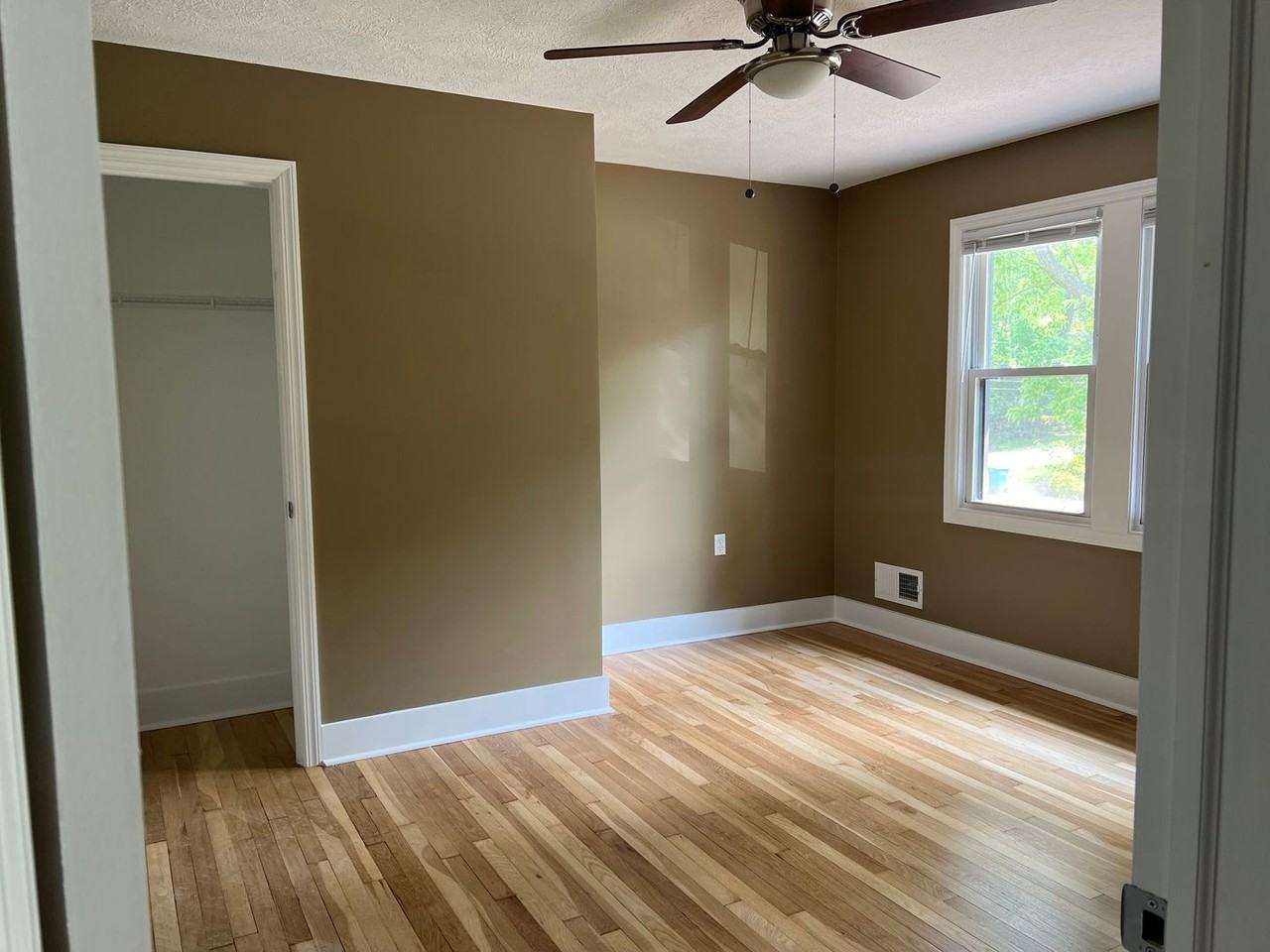 369 Goldsmith Rd - Photo 7 of 12