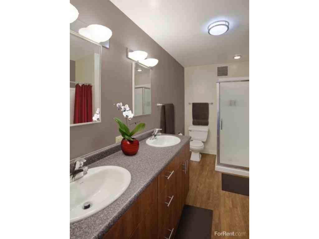 Avalon Sunset Towers - Photo 2 of 16