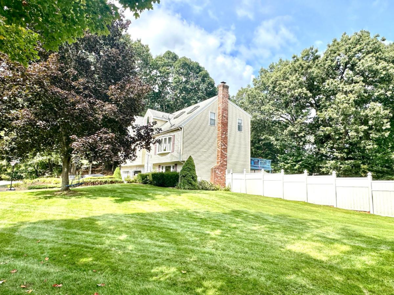 4 Quail Run Rd - Photo 2 of 20