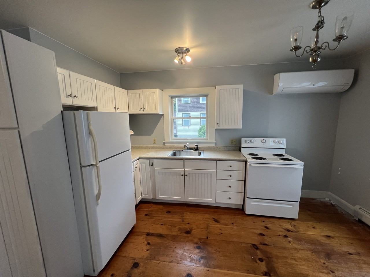 22 Fairview St #B - Photo 4 of 8
