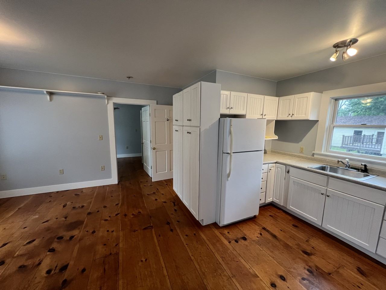 22 Fairview St #B - Photo 5 of 8