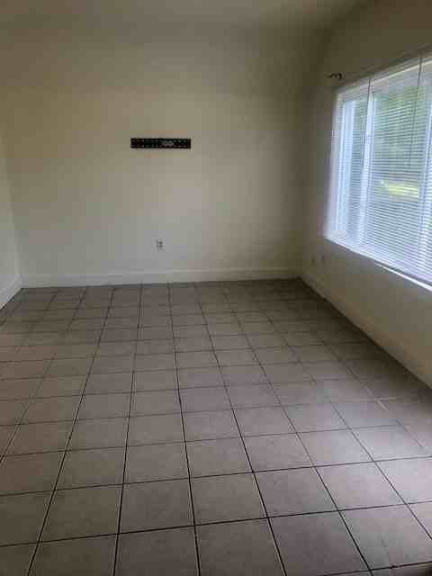 1741 W Custer Ave - Photo 2 of 7