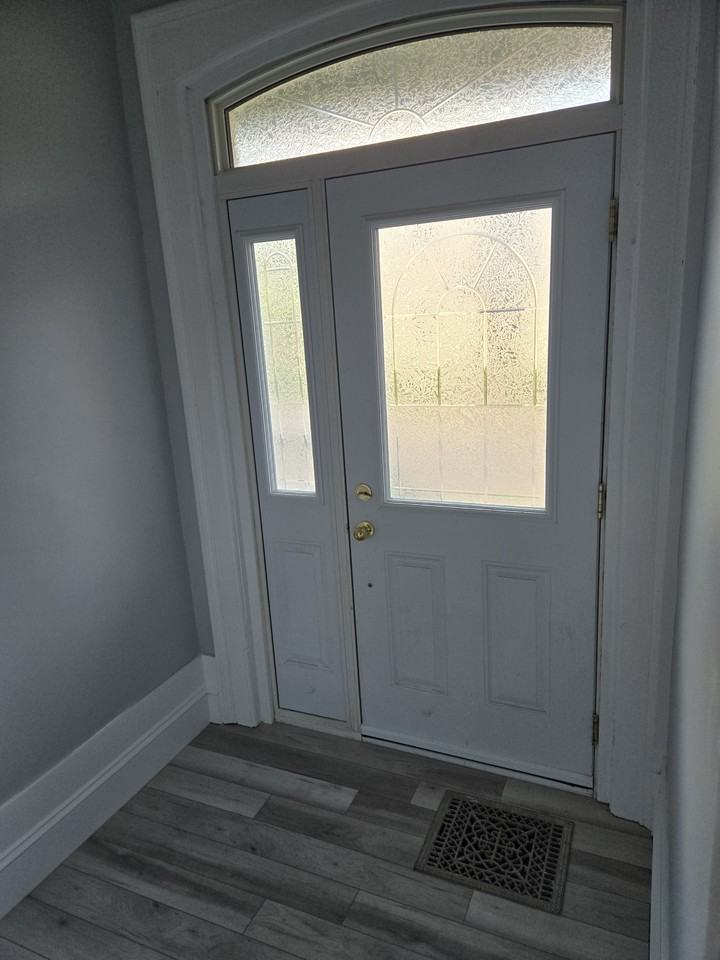 143 Queen Street North - Photo 2 of 27