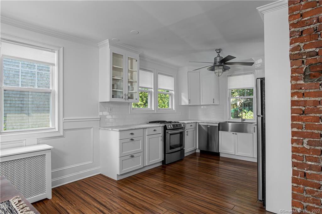 37 Mohegan Ave - Photo 2 of 8