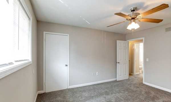 Sterling Villas Apartments - Photo 4 of 9